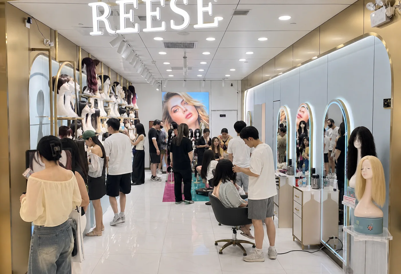 REESE瑞茜假发深圳福田CP店店内环境图